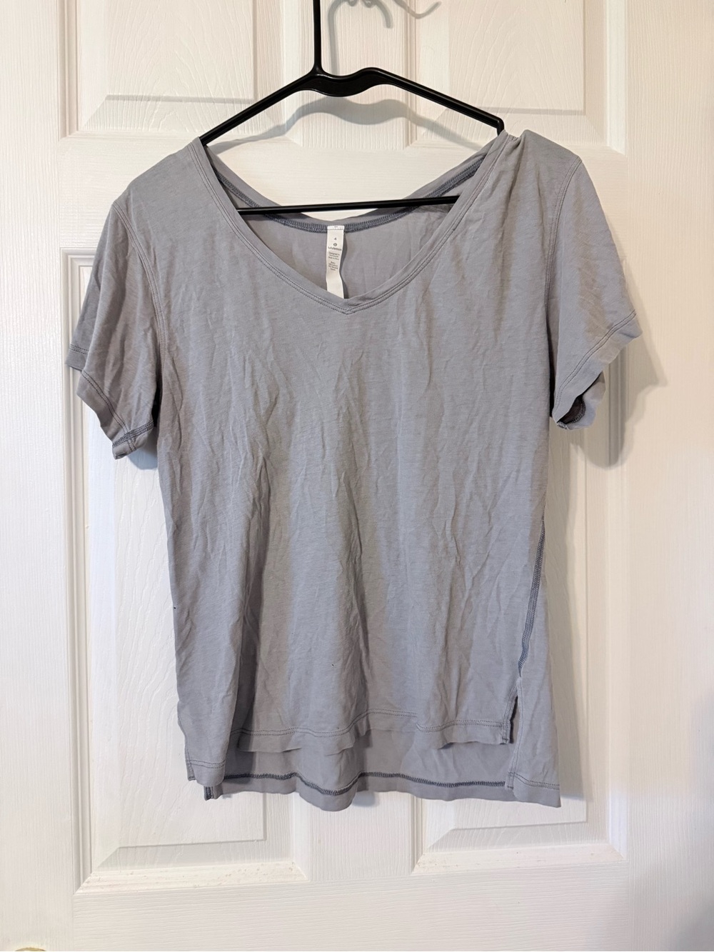 lululemon athletica Light Gray V-Neck Short Sleeve Tee